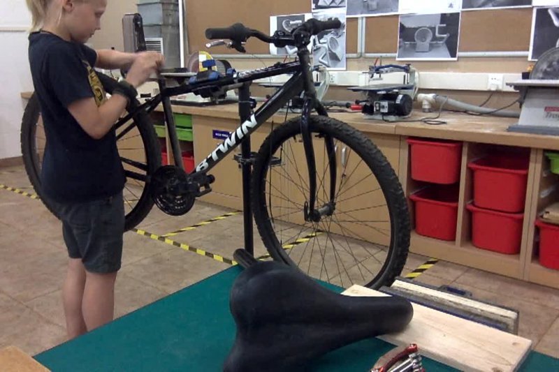 Build a bike - Adding seatpost, saddle and quick release